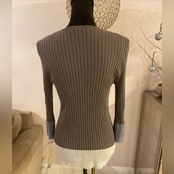 ST. John sweater size medium - Picture 3 of 4